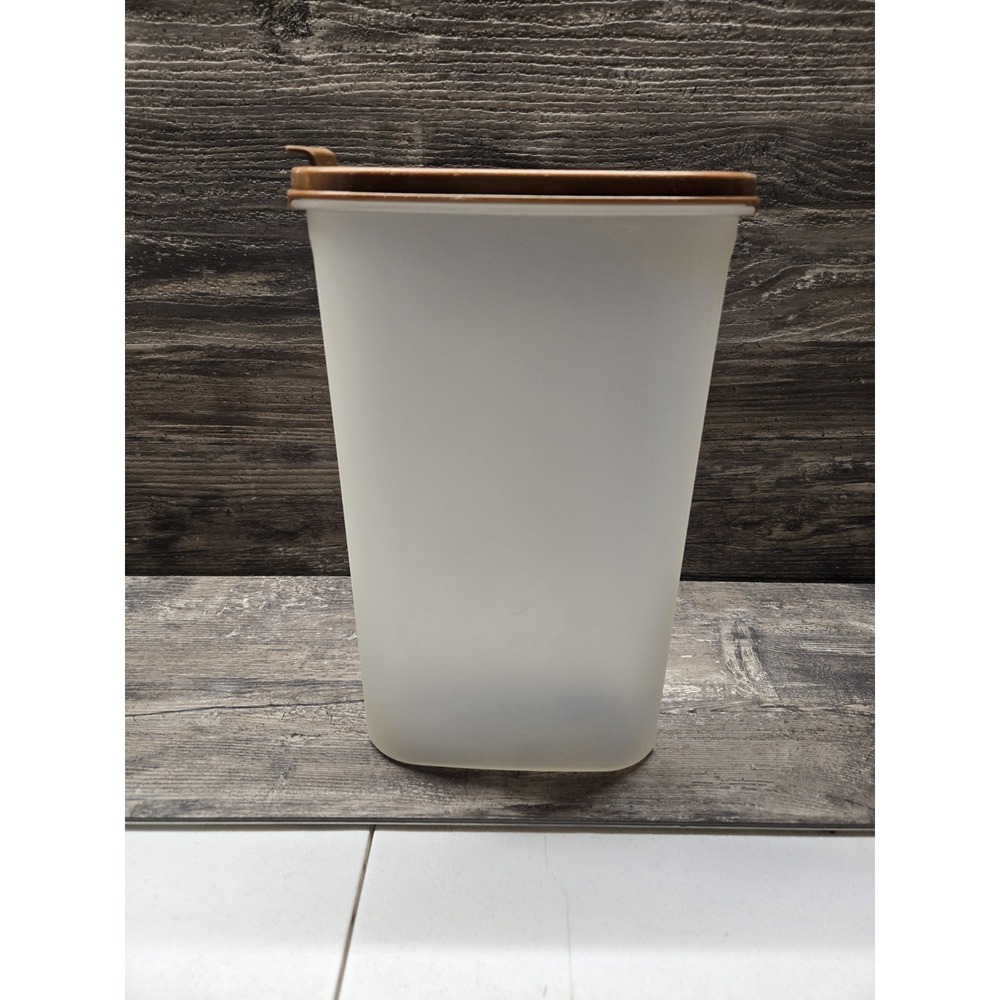 Tupperware 1615-4. 12 1/4 cups MODULAR MATES‎ Container w/ Brown Flip Lid